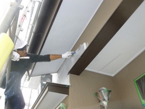 太子町　不具合のある箇所を補修し、明るい屋根に変身。光沢のある艶有りの塗装仕上げに。