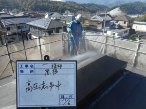 姫路市　庇の天井から水滴が数個…  雨水が溜まっていた原因が判明！塗装工事からの排水不具合発見。