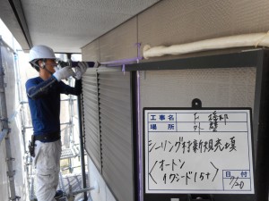 姫路市　サイディングの浮き・割れの補修後、高光沢塗料で艶ある仕上がりに。