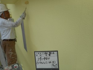 太子町　フッソ遮熱型塗料を屋根に…差し色のブラウンが引き締め、更に明るく。