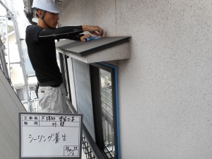 太子町　フッソ遮熱型塗料を屋根に…差し色のブラウンが引き締め、更に明るく。