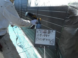 太子町　フッソ遮熱型塗料を屋根に…差し色のブラウンが引き締め、更に明るく。