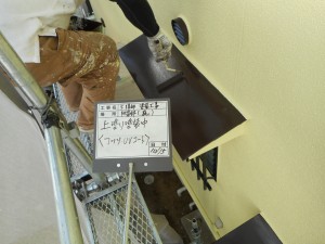 太子町　フッソ遮熱型塗料を屋根に…差し色のブラウンが引き締め、更に明るく。