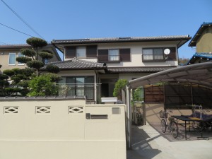 超高耐久の無機ＵＶコートで瓦屋根にマッチするモダンな外観に塗り替え　姫路