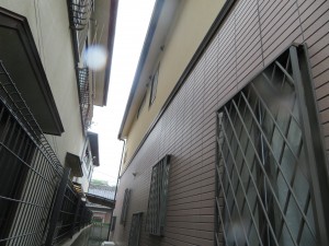 姫路市　タイル調サイディングの２色塗り再現工法外壁仕上げ、2階はカビを防ぐ低汚染塗料