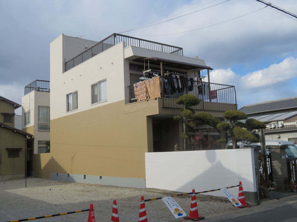 チラシ・ネットを活用し数か所見積もりを依頼し…