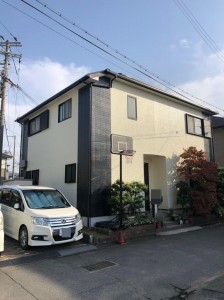 姫路市　外壁の四隅（コーナー）をグレーのツートン、屋根をチャコールに塗り替えカッコイイお家に