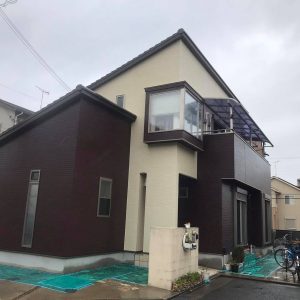 ブラウンがアクセントになり重厚感のある上品なお家に^^