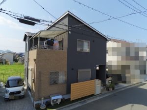 外壁の凹凸を活かした2色のブラウン!映えてます‼