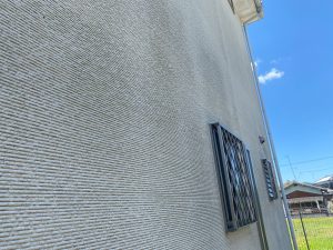 加古川市　外壁の凹凸を活かした２色塗り再現工法のブラウン！映えてます‼