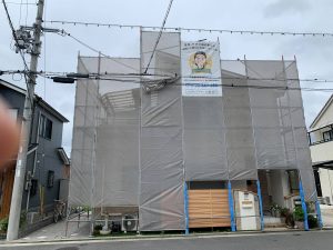 加古川市　外壁の凹凸を活かした２色塗り再現工法のブラウン！映えてます‼