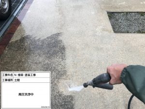 三木市　防カビ塗料を添加したクリア塗装仕上げで、デザイン性の高い外壁の模様を活かして、永く輝いて。