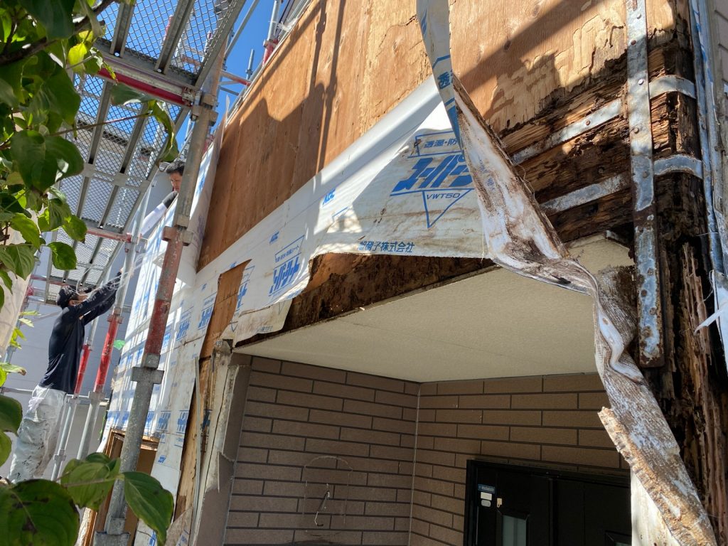 明石市　ベランダ防水工事と外壁塗装工事で発見！まさかの白アリ被害