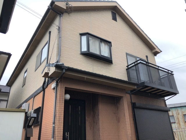 姫路市　外壁の色をツートンカラーでスタイリッシュに！モニエル瓦も屋根塗装で新築同様の仕上がり