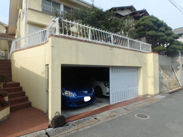 姫路　数年で剥がれた車庫まわりの外壁塗装を撤去しコンクリート壁塗装