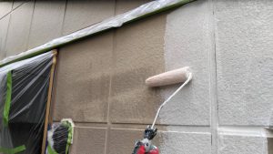 小野市　外壁ひび割れ補修して、単色からツートンへモダンな外装塗装