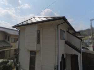 雨漏りの症状が室内クロス(壁紙)や天井にまで!?屋根補修工事(カバー工法)で不安解消　姫路市