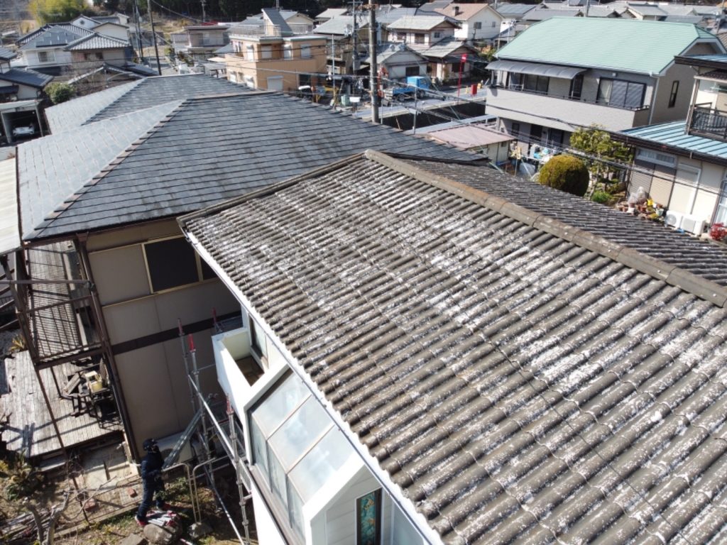 雨漏りの症状が室内クロス(壁紙)や天井にまで!?屋根補修工事(カバー工法)で不安解消　姫路市