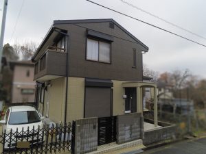 小野市　外壁ひび割れ補修して、単色からツートンへモダンな外装塗装