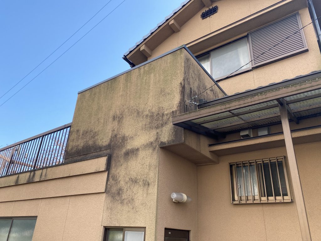 姫路市の築40年超え住宅！ひび割れ補修、防カビ剤入り塗装、防水工事