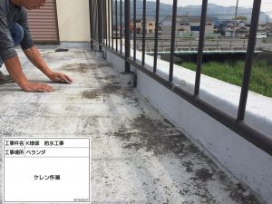 色落ち劣化や傷みが目立つベランダ床の防水塗装（FRP防水）姫路市