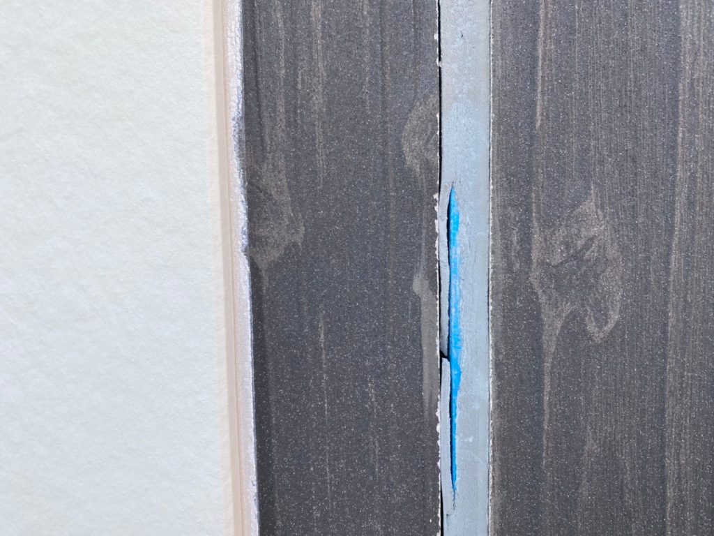 三木市　シックな黒橡色の外壁に木目調を再現した個性あふれる外壁塗装＆屋根漆喰補修