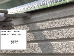 ガイナ屋根塗装はグレー、外壁ツートンカラーのマットな仕上がり　姫路　