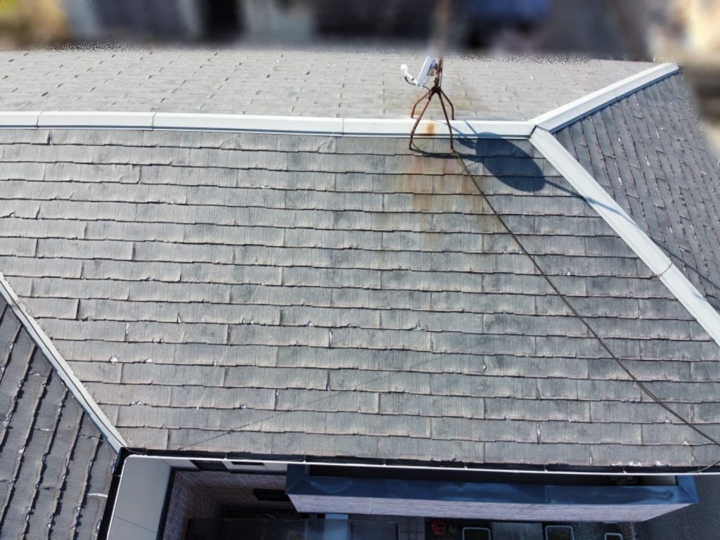 ボロボロ屋根が気になって！屋根カバー工法＆レンガ風外壁を２色再現工法で明るい色へ