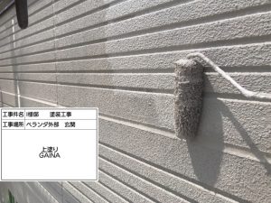 ガイナ屋根塗装はグレー、外壁ツートンカラーのマットな仕上がり　姫路　