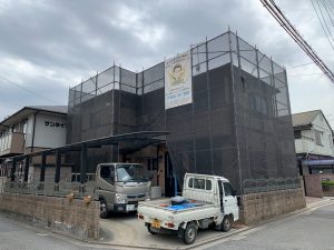 ボロボロ屋根が気になって！屋根カバー工法＆レンガ風外壁を２色再現工法で明るい色へ