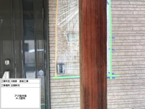 加西市築16年　軒天・玄関庇と柱の木部塗装、コケ汚れで困っていた外壁塗り替え