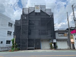 宍粟市　屋根カバー工法で雨漏りとさよなら！外壁の傷みも徹底補修し、落ち着いた人気色の塗装工事