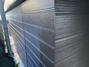 宍粟市　屋根カバー工法で雨漏りとさよなら！外壁の傷みも徹底補修し、落ち着いた人気色の塗装工事