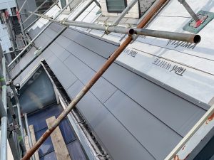 宍粟市　屋根カバー工法で雨漏りとさよなら！外壁の傷みも徹底補修し、落ち着いた人気色の塗装工事