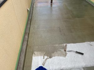姫路市　ベランダ床のボコボコする箇所を修繕・下地補強！FRP防水工事で水の侵入しっかりガード！