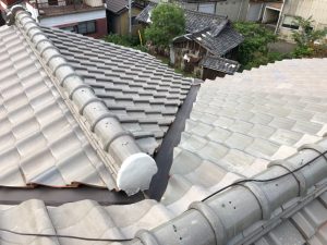 姫路　瓦屋根の谷板金修理、カーポート屋根の波板張替え・アルミ柱交換