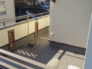 【 姫路市・屋根外壁塗装工事から３年】バルコニー内側のコケとコーキング劣化から3年。不安はなくなり点検の申し込みが楽しみです!