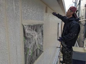 加古川市　錆を丁寧に落とし折板(金属)屋根の遮熱塗料塗り替え、外壁は現状色に合わせて塗装