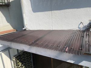 姫路市　波板に交換修理！適切な勾配をつけてポリカ屋根の張り替え