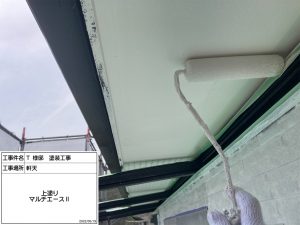 姫路市　コケや汚れに悩まされ、2色の多彩色仕上げでフレッシュに生まれ変わった屋根外壁塗装