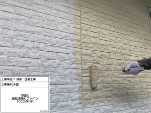 姫路市　コケや汚れに悩まされ、2色の多彩色仕上げでフレッシュに生まれ変わった屋根外壁塗装