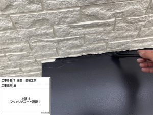 姫路市　コケや汚れに悩まされ、2色の多彩色仕上げでフレッシュに生まれ変わった屋根外壁塗装