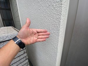 【加古川市　屋根外壁塗装工事をしてから５年】カビやコケが発生しておらず、異常なしと安心しました。