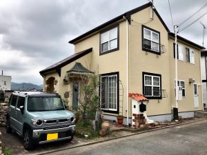 加古川市　築25年のわが家が屋根外壁塗装でこんなにきれいに！外壁のツタ、手すりのサビまでも•••