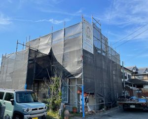 加古川市　築25年のわが家が屋根外壁塗装でこんなにきれいに！外壁のツタ、手すりのサビまでも•••
