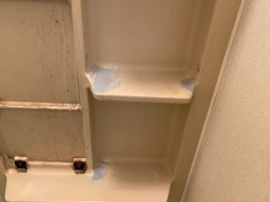 浴室キャビネット棚の割れ補修とリペア塗装工事　太子町