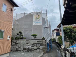 加古郡　塩害対策メンテナンス！砂壁状の外壁ひび割れ補修と塗装、トタン屋根塗装、雨樋交換