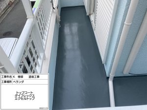 加古川　屋根の棟板金交換とバルコニー防水、白の外壁&青い屋根に塗り替え