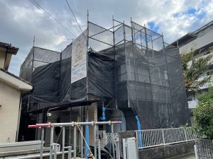 加古川　屋根の棟板金交換とバルコニー防水、白の外壁&青い屋根に塗り替え