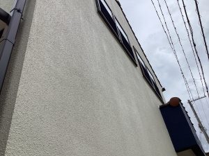 【加古川市　外壁塗装から2年後】外壁ひび割れ補修+超低汚染５分艶塗装仕上げ